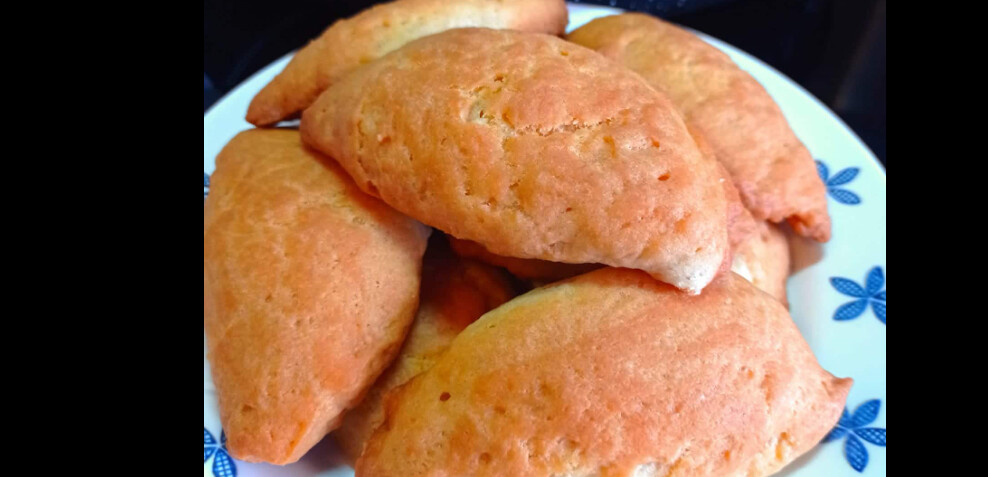 Υπέροχα τυροπιτάκια, νόστιμα αφράτα και λαχταριστά. Η συνταγή είναι παλιά, από φούρναρη..