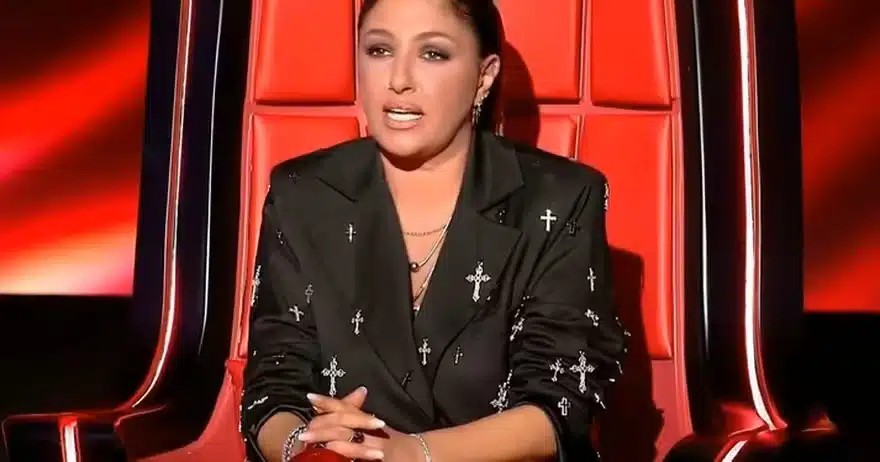 Έλενα Παπαρίζου: Η 1η εμφάνιση μετά την περιπέτεια υγείας της – Με περούκα η τραγουδίστρια και αγνώριστη