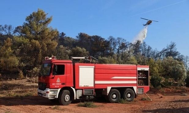 Τεράστια φωτιά κατακαίει τη χώρα μας: 8 αεροσκάφη και 3 ελικόπτερα στην τιτάνια μάχη