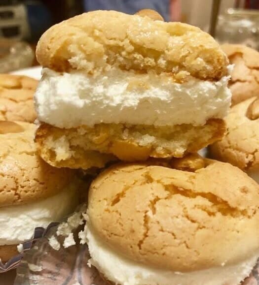 Τα καλύτερα μακαρόν με φανταστική κρέμα που έχω φτιάξει ποτέ –  Αφράτα απ’ έξω, μαστιχωτά μέσα και με κρέμα που λιώνει στο στόμα!