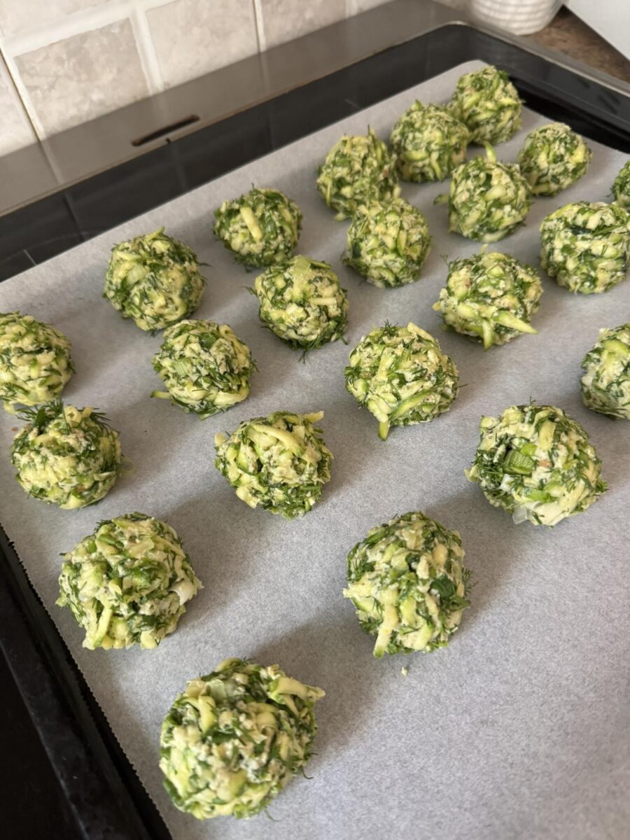 Κολοκυθοκεφτέδες στο φούρνο τραγανοί και αφράτοι – Η εύκολη υγιεινή συνταγή