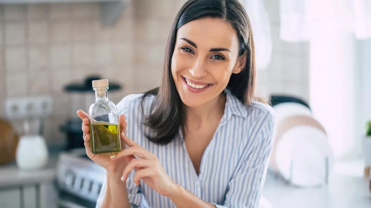 Τι θα συμβεί αν πίνουμε ένα σφηνάκι ελαιόλαδο κάθε μέρα για 2 εβδομάδες