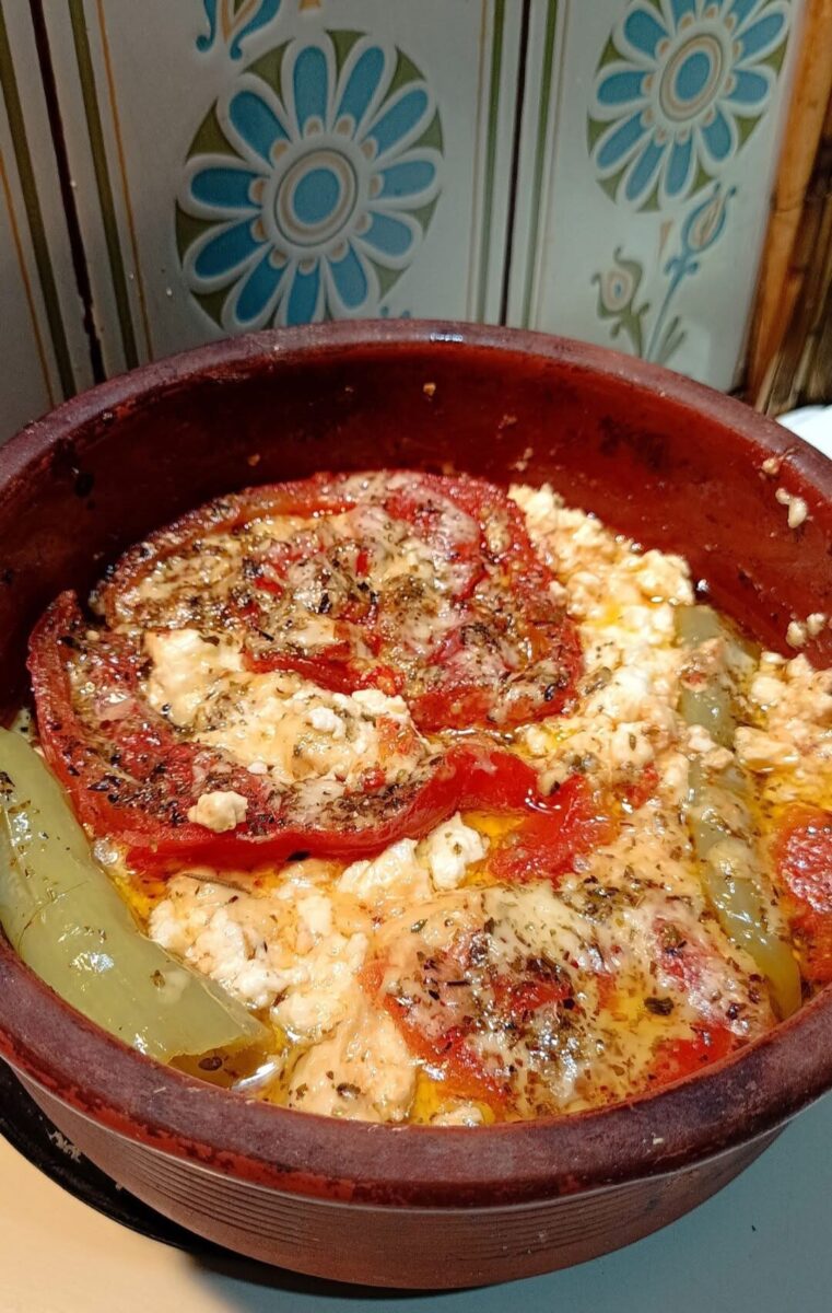 Μπουγιουρντί καυτό, με τραγανό ψωμί λαδορίγανη… και ξεκινάνε οι βουτιές!