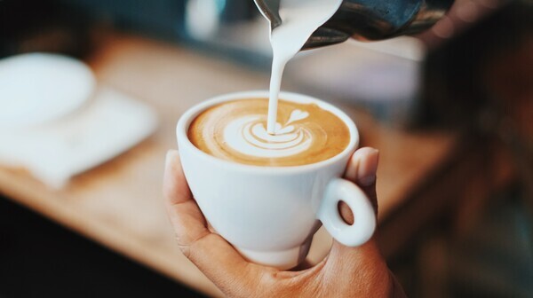 Άσχημα νέα για τον καφέ: Με ποια είδη καρκίνων συνδέεται η κατανάλωσή του. Προσοχή
