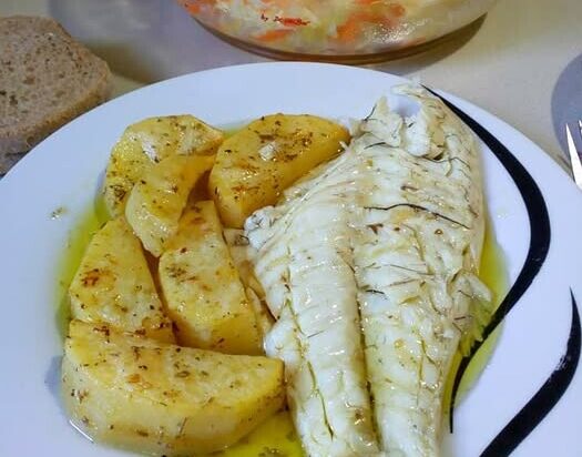 Φαγκρί στο φούρνο με πατατούλες – το πιο νόστιμο ψάρι