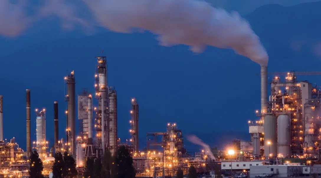 Αύριο τα διυλιστήρια θα ανεβάσουν τις τιμές στη βενζίνη και το πετρέλαιο – Πόσο θα φτάσουν