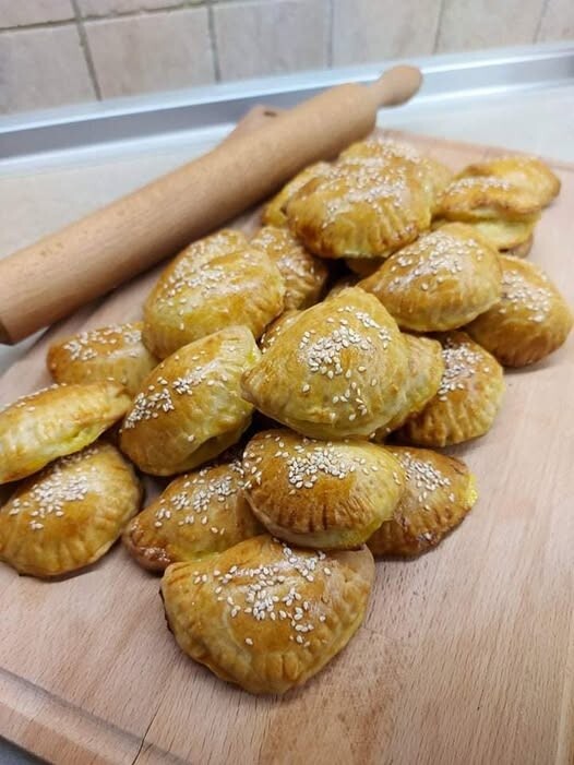 Η πιο εύκολη ζύμη για τυροπιτάκια που πετυχαίνει πάντα