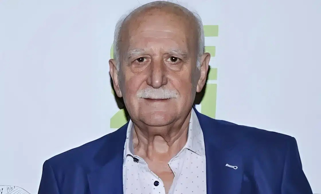Γιώργος Παπαδάκης: Ο ANT1 τον αποχαιρετά – «Η οικογένειά μας βυθίστηκε στο πένθος μετά τον θάνατο του πατριάρχη της πρωινής ζώνης»