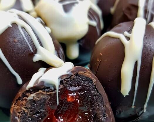 Σοκολατάκια-έκπληξη με κεράσι που λιώνουν στο στόμα