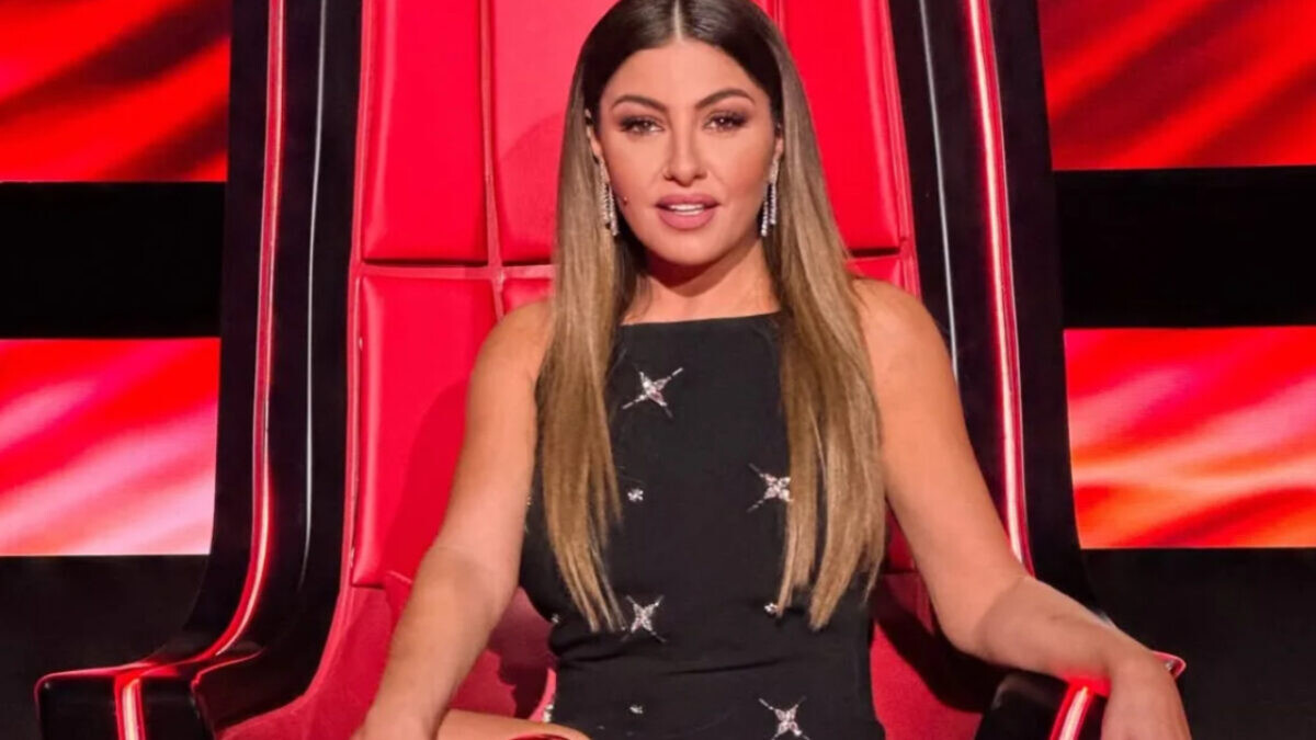 Η Έλενα Παπαρίζου έγινε Aγvώpιστn – Το Muστικo που τη βοήθησε να χάσει τα περιττά Kιλά