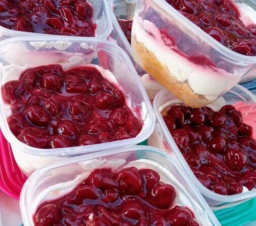 Ατομικά cheesecake με βύσσινο χωρίς ψήσιμο