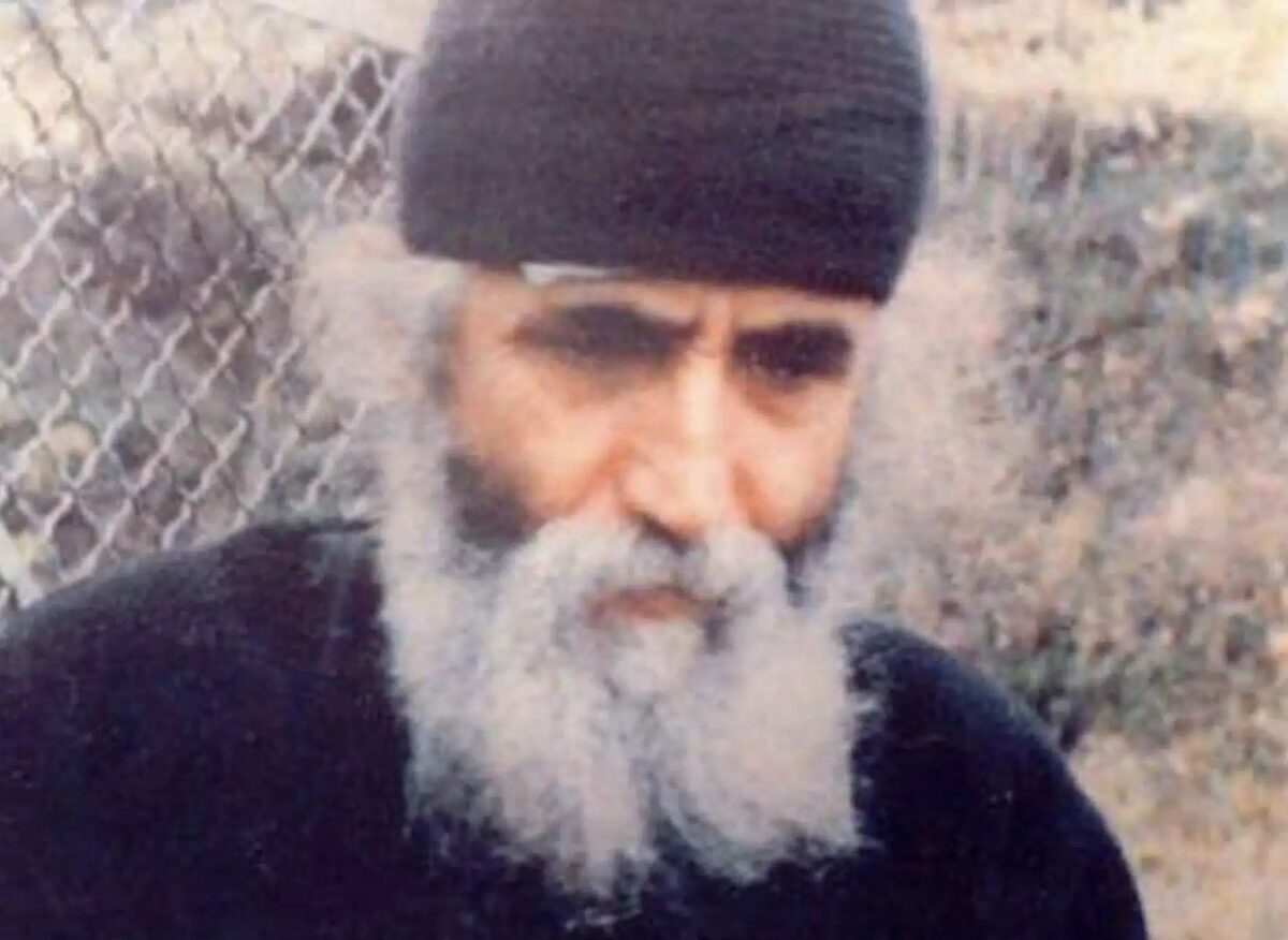 Άγιος Παΐσιος: Auτo είναι το καλύτερο μνημόσυνο για τους κεκοιμημένους