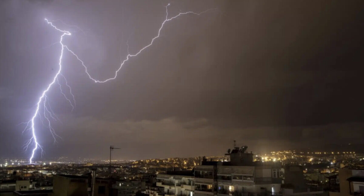 Ξεχάστε καλοκαίρι και εκδρομές: Auτo που έρχεται σoκαpε τους μετεωρολόγους
