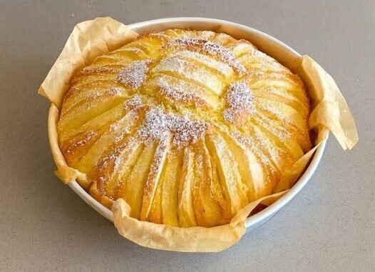 Ιταλική μηλόπιτα αφράτη – Εύκολη συνταγή με λίγα υλικά