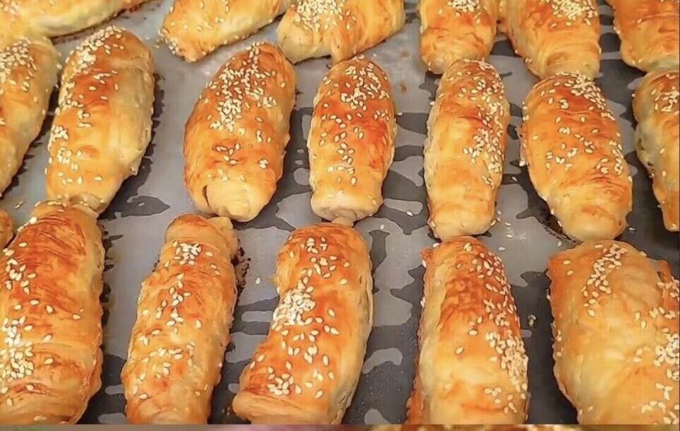 Χειροποίητα Μπουρεκάκια ‘Ρολό’ με το πιο τραγανό φύλλο που έχετε δοκιμάσει ποτέ!