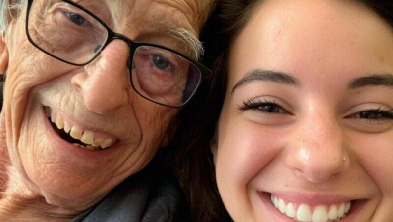 Ο παππούς μου με μεγάλωσε μόνος του μετά τον θάvατo των γονιών μου. Και όμως… 2 εβδομάδες μετά την Knδεiα του Avακάλuψα ότι μου είχε Kpuψει την αλήθεια όλη μου τη ζωή