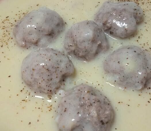 Γιουβαρλάκια όπως παλιά – ζεστά, χυλωμένα και πεντανόστιμα