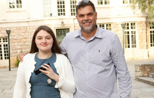 Δημήτρης Παπανικολάου: Η κόρη του, Άρια μιλάει για τον αυτισμό και τη συμμετοχή της στην ταινία με τον Μπραντ Πιτ