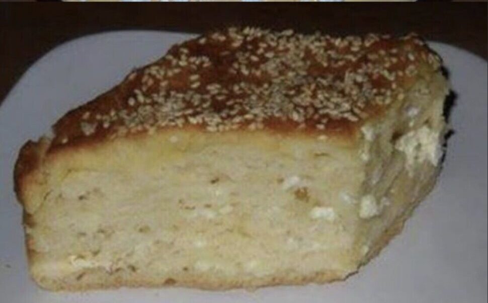 Γρήγορη τυρόπιτα με αφράτη ζύμη – ιδανική για κάθε στιγμή