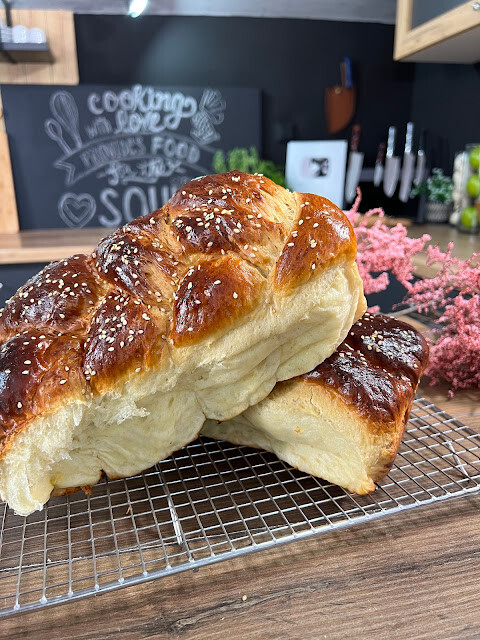 Τσουρέκια με ίνες χωρίς μίξερ – Το μυστικό υλικό για τέλειο αποτέλεσμα