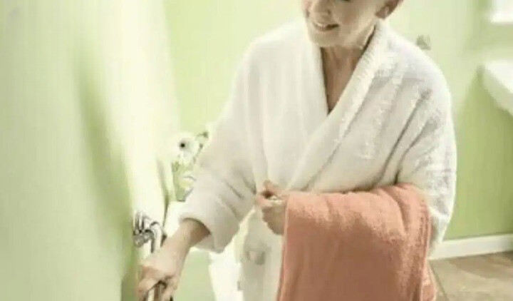 Μπάνιο μετά τα 65: Δεν χρειάζεται ντους κάθε μέρα. Δείτε ποια είναι η ιδανική συχνότητα για να παραμένετε υγιείς