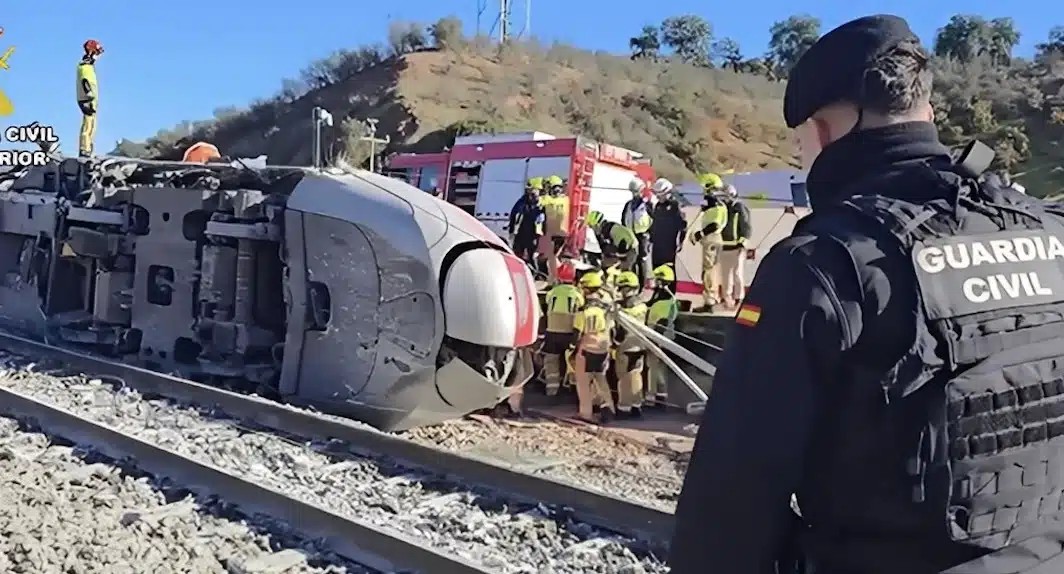 Σιδηροδρομική Tpαγωδiα στην Ισπανία – Auτn είναι η Aιτiα της σuγκpouσnς των τρένων