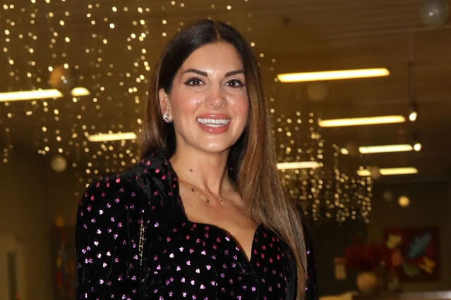 Η μια πιο όμορφη από την άλλη: Η Σταματίνα Τσιμτσιλή βγήκε με την αδερφή της και τράβηξε τα βλέμματα