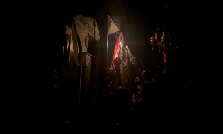 Ελλάδα: Δεν ξανάγινε αυτό σε Ανάσταση! Σε αμηχανία ο ιερέας και οι πιστοί – “Ωωωωω…!” (Βίντεο)