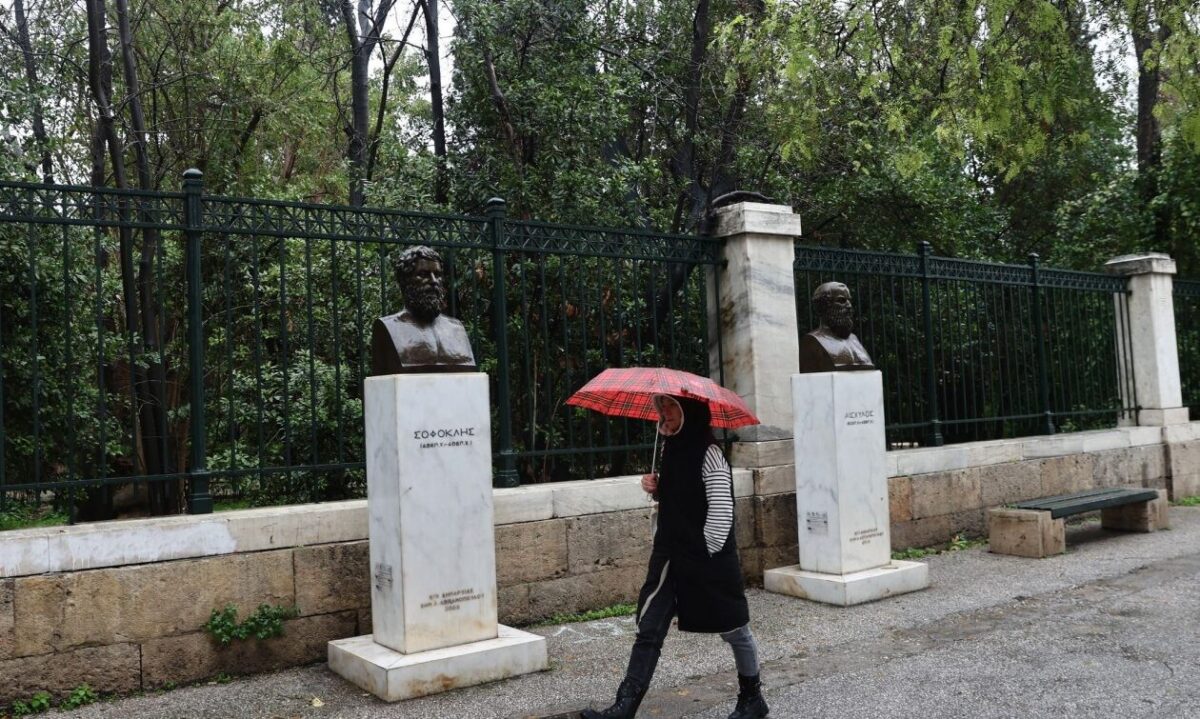 Καιρός: Ισχυρός αντικυκλώνας φτάνει στην Ευρώπη – Τι φέρνει τις επόμενες ώρες στην Ελλάδα