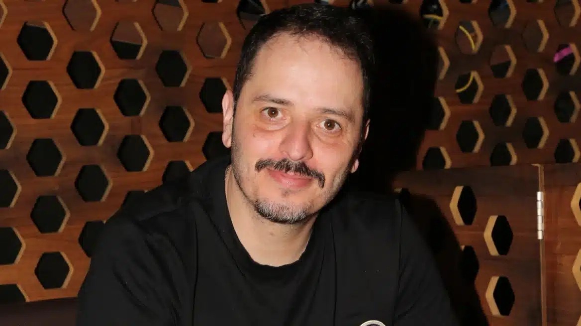 Σάλoς με την ανάρτηση του Αλέξανδρου Τσουβέλα για τον Χριστό