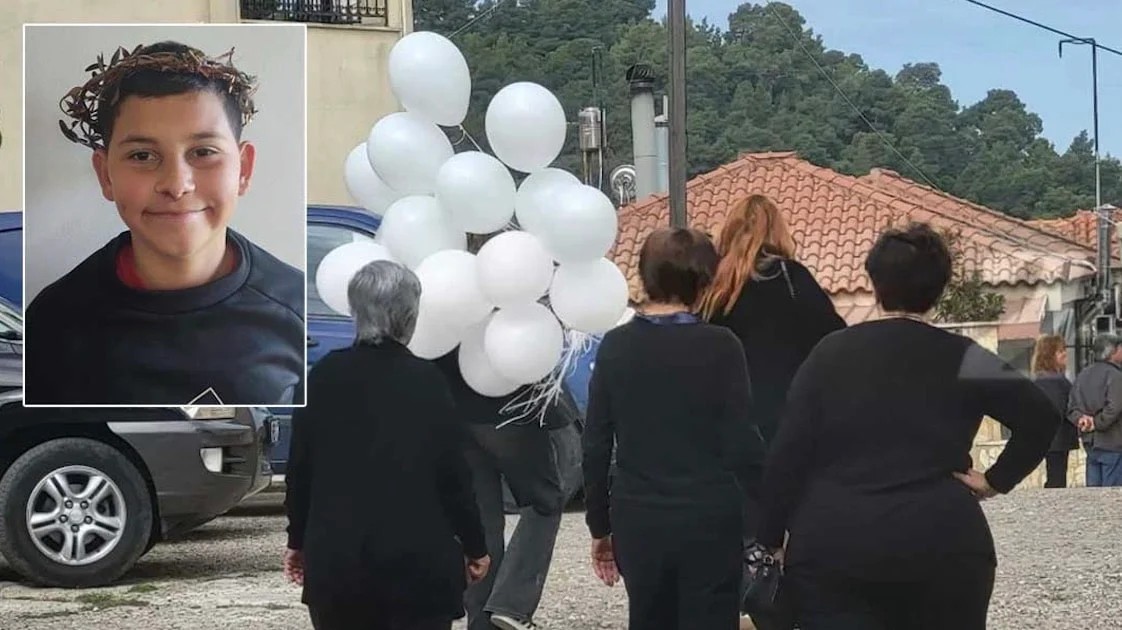 Θρήνος στην κηδεία του 13χρονου Κωνσταντίνου που σκοτώθηκε με πατίνι