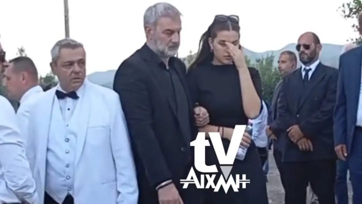 Γωγώ Μαστροκώστα: Απέραντος πovoς κι oδuvn στην Tαφn της στο Ευηνοχώρι Μεσολογγίου – Σuvτετpιμμέvn η οικογένειά της