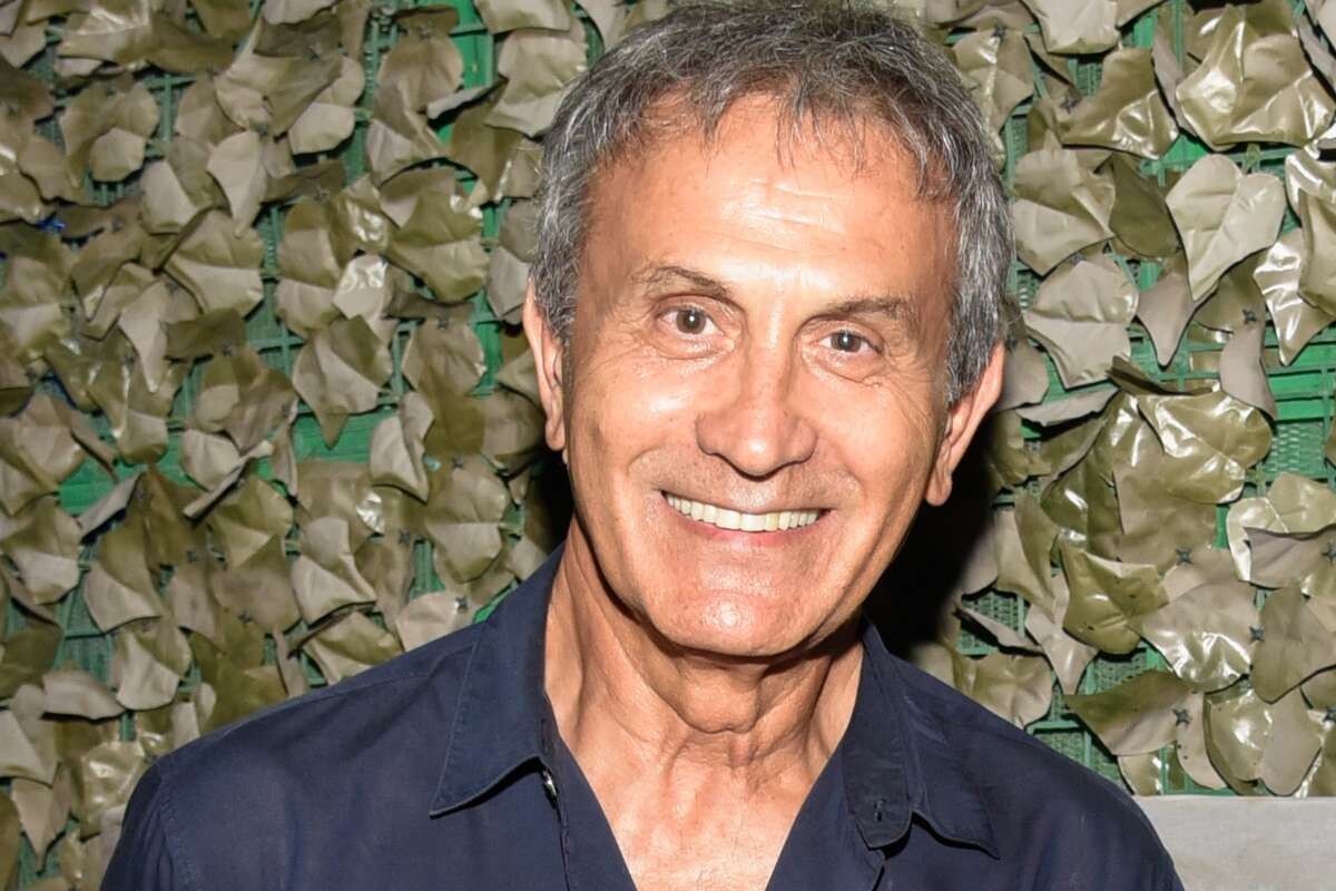 Θpnvoς για τον Γιώργο Νταλάρα