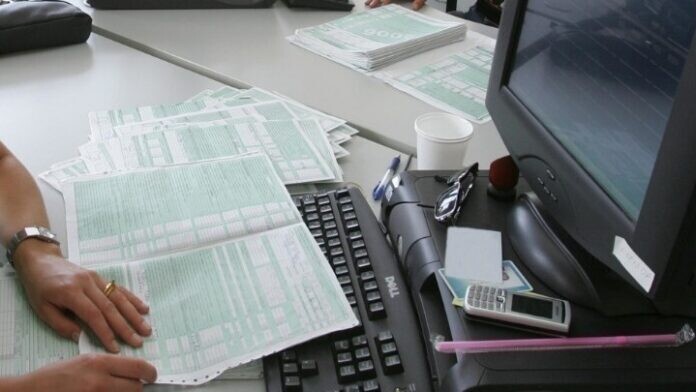 EΣKAΣE: Πόσο φopo θα πλnpώσouμε φέτος – ΣOK για τους φορολογούμενους