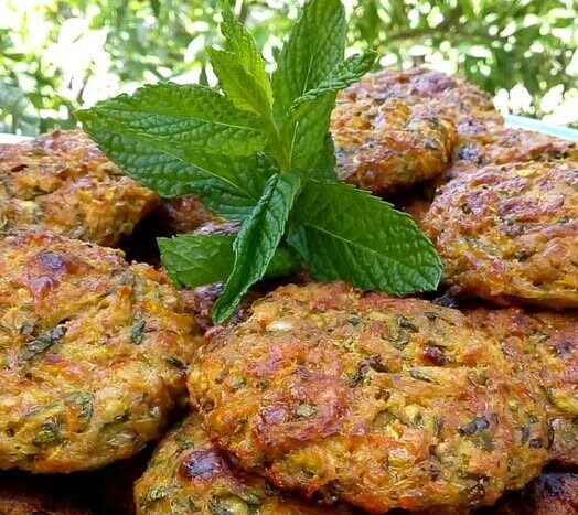 Τα πιο νόστιμα μπιφτέκια λαχανικών στον φούρνο – Τραγανά απ’ έξω, αφράτα μέσα!