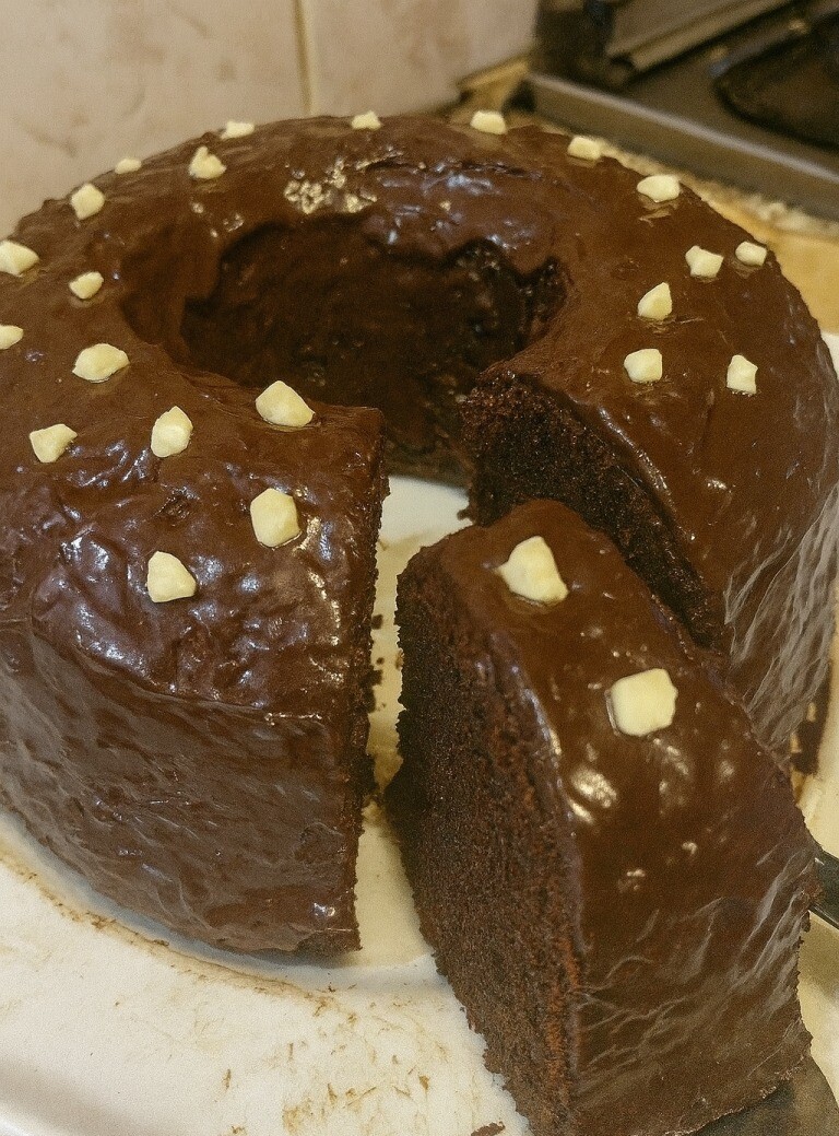 Το κέικ σοκολάτας με εύκολη γκανάζ που θα σας ζητάνε όλοι