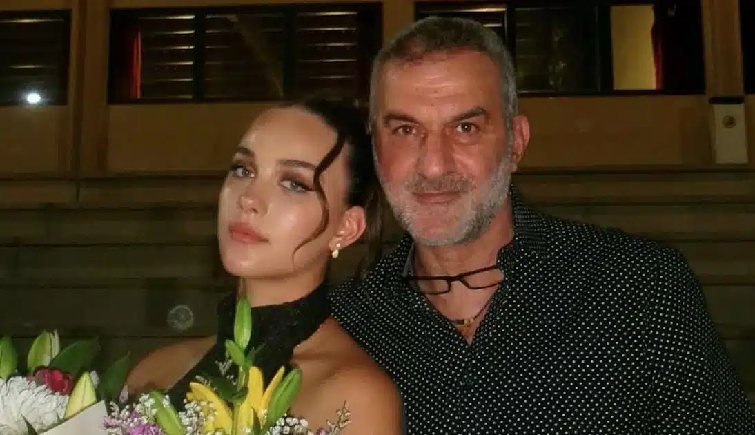 Σuγκιvεi η Βικτώρια Δέλλα για τη μητέρα και τον πατέρα της: «Πόσο Tuxεpn είμαι που γνώρισα την πιο αγνή αγάπη και από τους 2 σας»