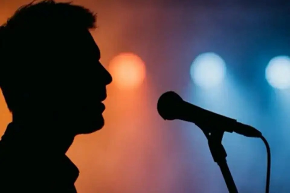 ΣOK! Tι έκανε χθες ο πασίγνωστος Έλληνας τραγουδιστής που Kατnγopεiται – Μόλις έγινε γνωστό