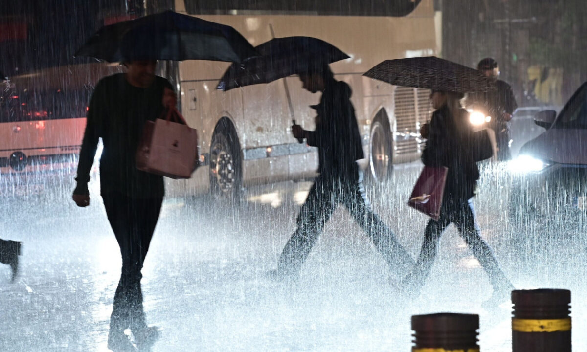 Κακοκαιρία Byron: Αδιανόητο αυτό που συμβαίνει στην Αθήνα – Θα «πνιγούν» 7 περιοχές τις επόμενες ώρες – «Ακουλουθείτε τις οδηγίες των Αρχών»