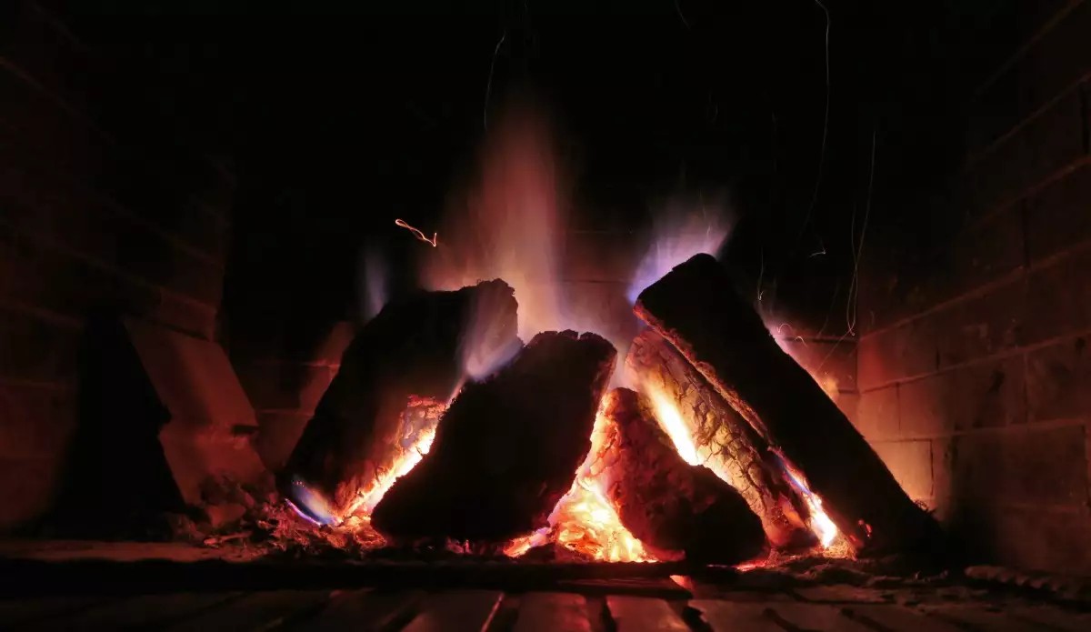 ΑΠΑΓΟΡΕΥΟΝΤΑΙ ΤΖΑΚΙΑ ΚΙ ΞΥΛΟΣΟΜΠΕΣ – ΑΣΧΗΜΑ ΝΕΑ ΓΙΑ ΟΣΟΥΣ ΖΕΣΤΑΙΝΟΝΤΑΙ ΜΕ ΞΥΛΑ ΣΤΟ ΣΠΙΤΙ ΤΟΥΣ – ΤΕΡΑΣΤΙΑ ΠΡΟΣΤΙΜΑ