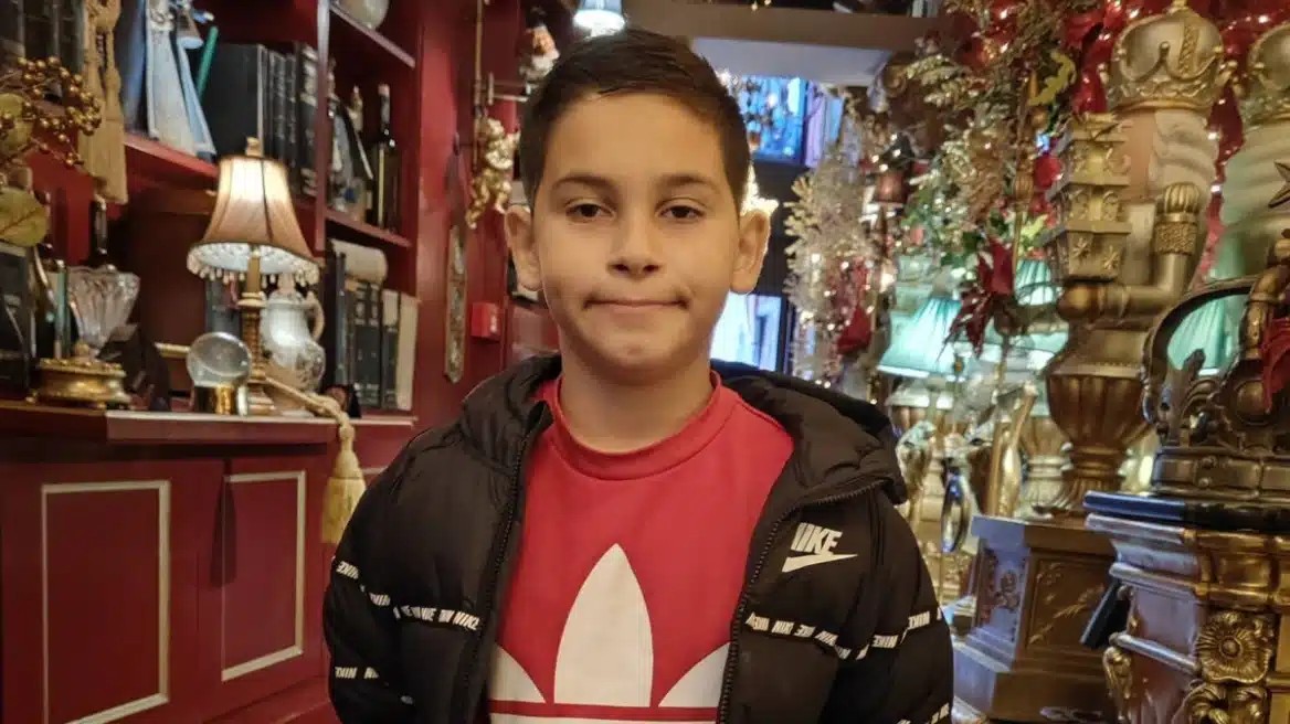 Θρήνος για τον 13χρονο Κωνσταντίνο που σκοτώθηκε στην Ηλεία – Το πατίνι που του έκαναν έκανε δώρο – Το έπαιρνε συνέχεια, λέει η γιαγιά του