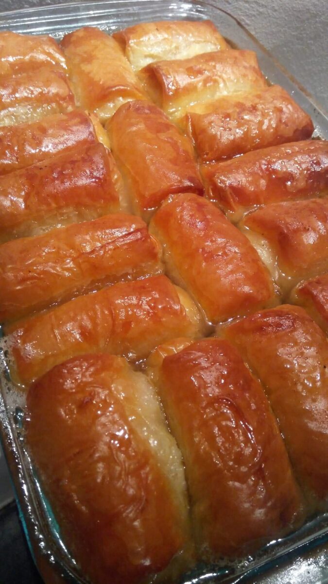 Σιροπιαστά ρολά με φύλλο κρούστας – τραγανά και μελωμένα