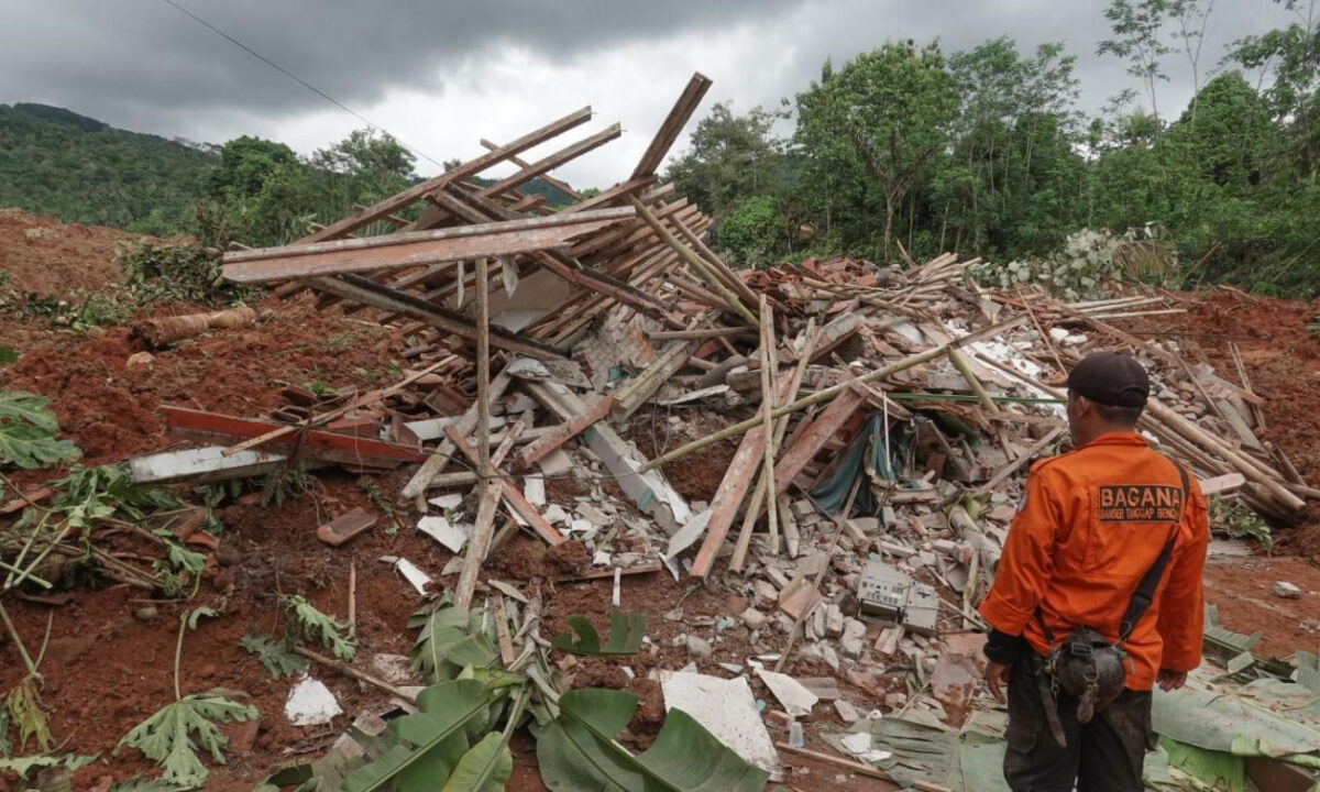 Τραγωδία Τωρα: Τουλάχιστον 6 νεκροί, 17 αγνοούμενοι, τεράστιος Θρήνος