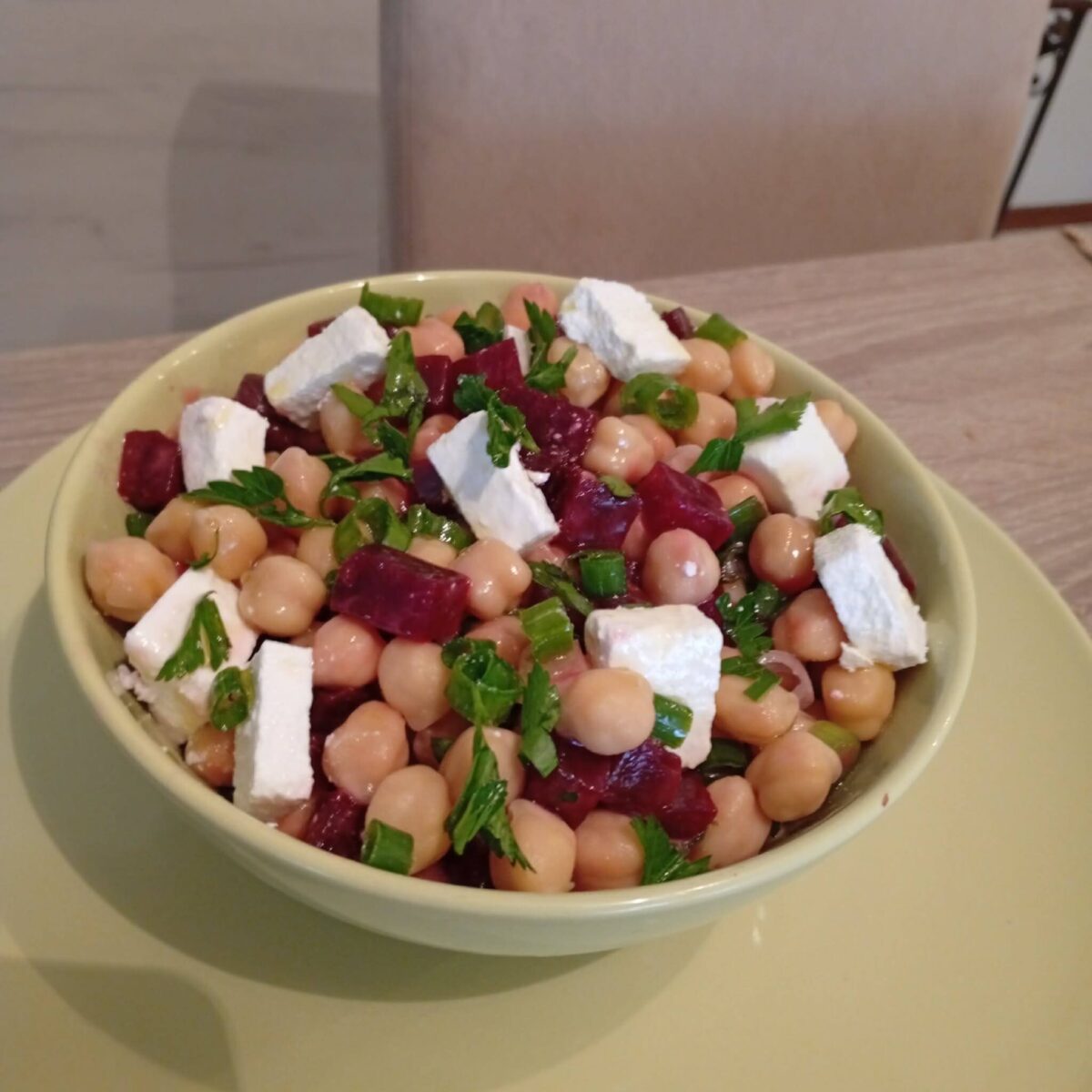 Σαλάτα με ρεβίθια και παντζάρια – Υγιεινή, χορταστική και πανεύκολη