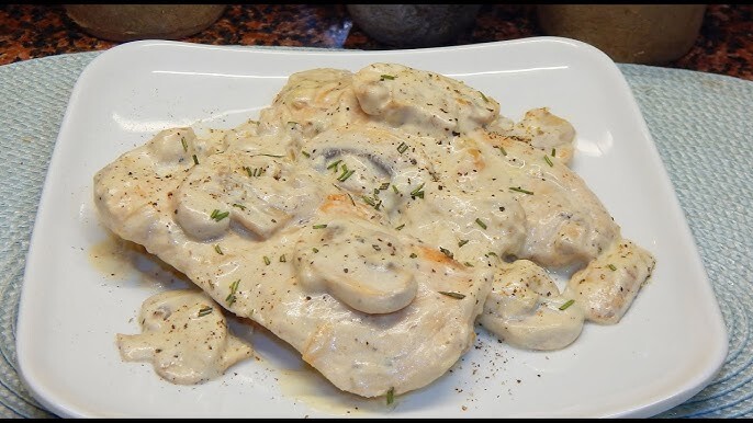 Τρυφερό φιλέτο κοτόπουλο με κρέμα τυριών που λιώνει στο στόμα