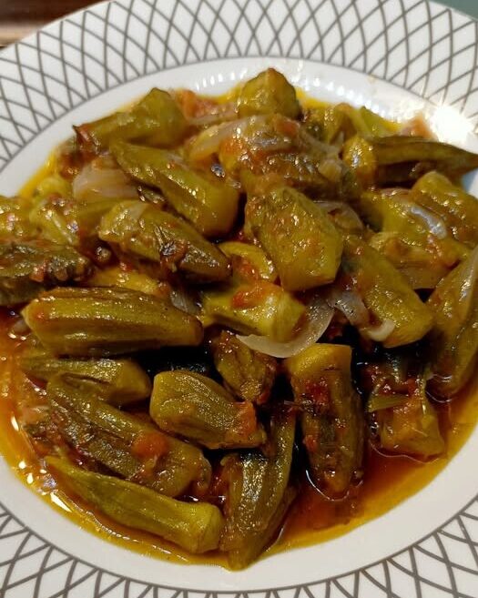 Μπάμιες αλλιώς: Έτσι γίνονται νόστιμες και χωρίς να λασπώσουν