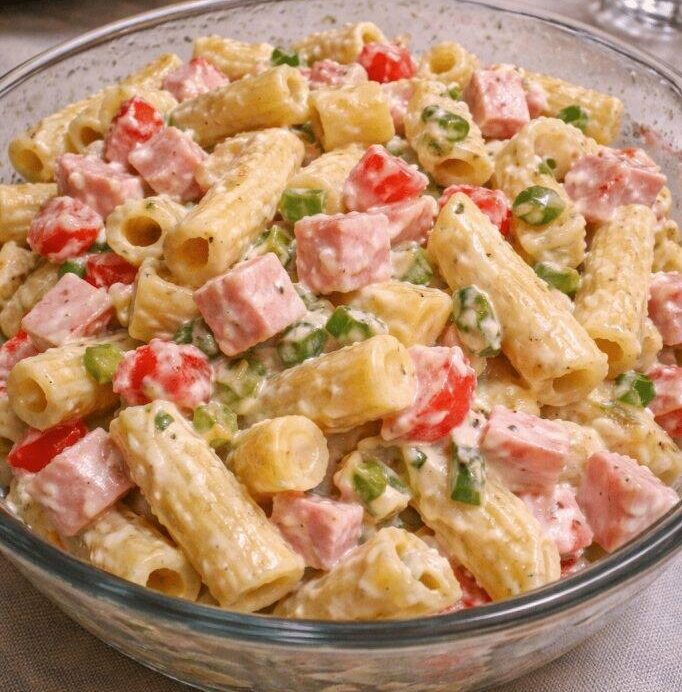 Η σαλάτα ζυμαρικών που ‘σπάει’ τα κοντέρ: Κρεμώδης, δροσερή και χωρίς να σε βαραίνει