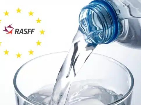 ΕΚΤΑΚΤΟ: Ανακαλείται εμφιαλωμένο νερό – Μην το πιείτε