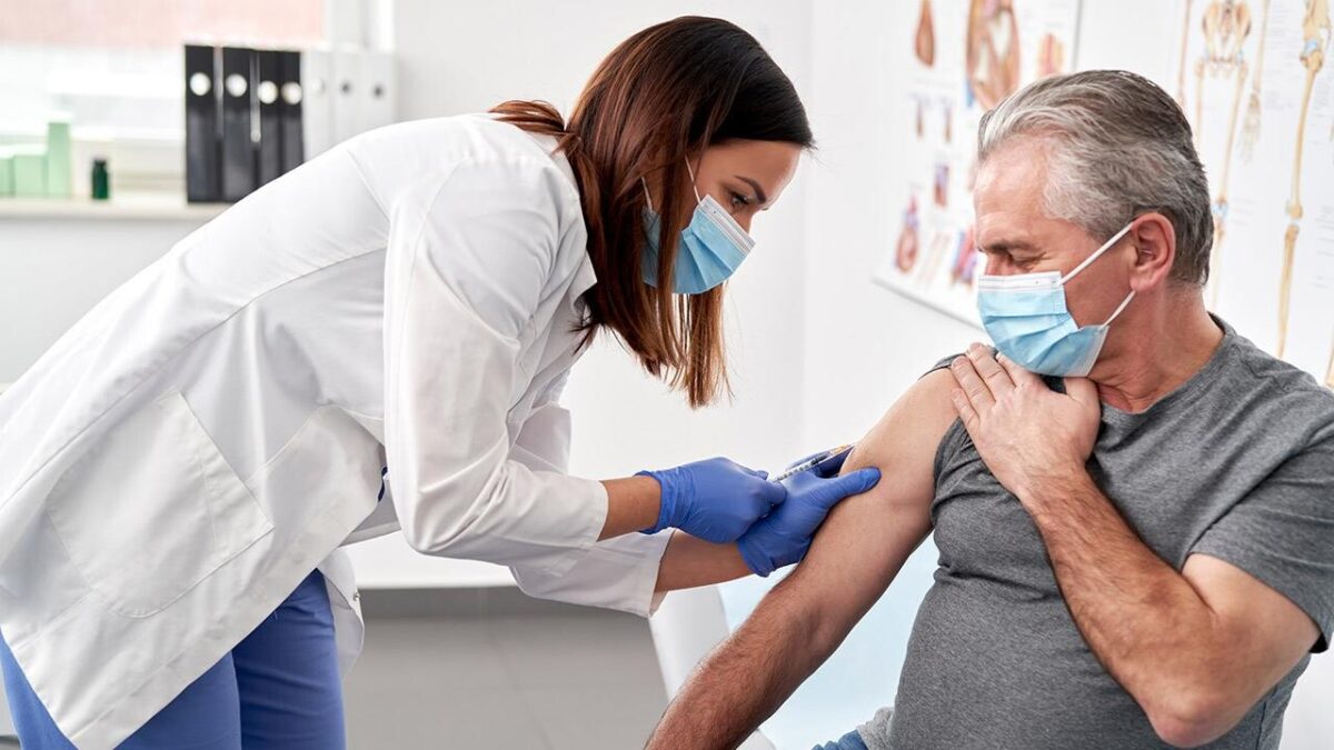 Έκτακτο τώρα για τα εμβόλια covid και γρίπης