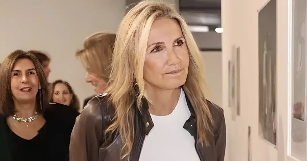 Παραδίδει μαθήματα ανοιξιάτικου στυλ η Μαρέβα Μητσοτάκη: Με το πιο δημοφιλές παντελόνι της εποχής